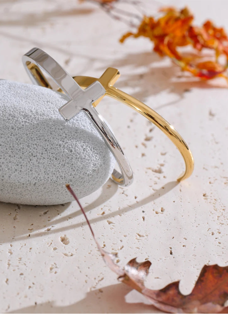 Pulseira Cruz Lisa Banhada a Ouro 18K