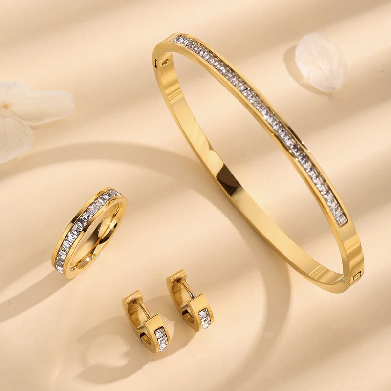 Conjunto Brinco, Pulseira e Anel Luxo Cravejado Zircônia