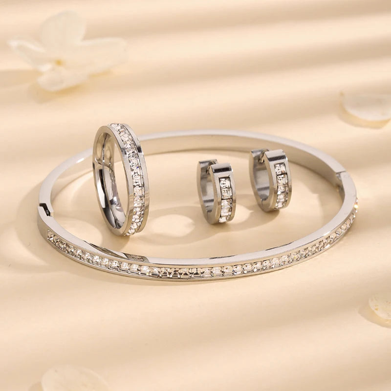 Conjunto Brinco, Pulseira e Anel Luxo Cravejado Zircônia