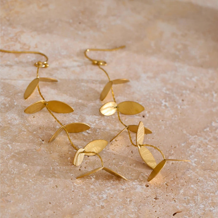Brinco Folhas Fio Delicado Banhado a Ouro