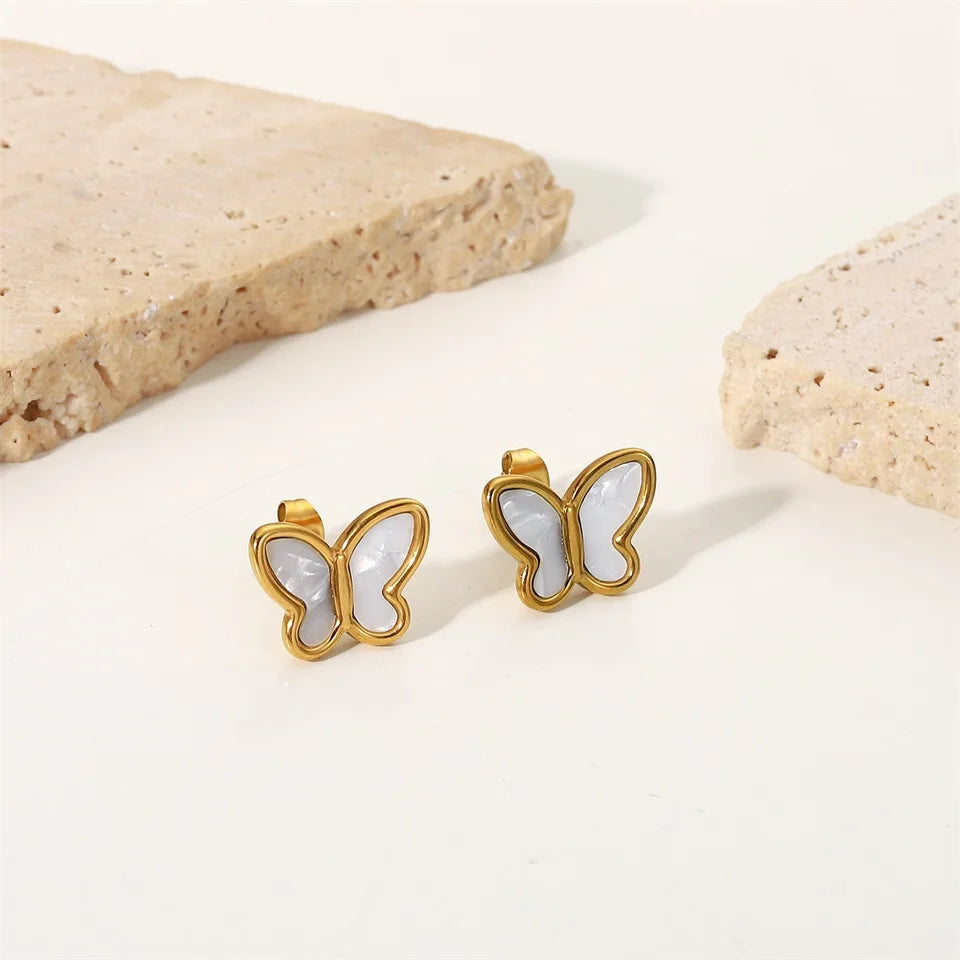 Brinco Borboleta Banhado em Ouro 18K Resina Branco