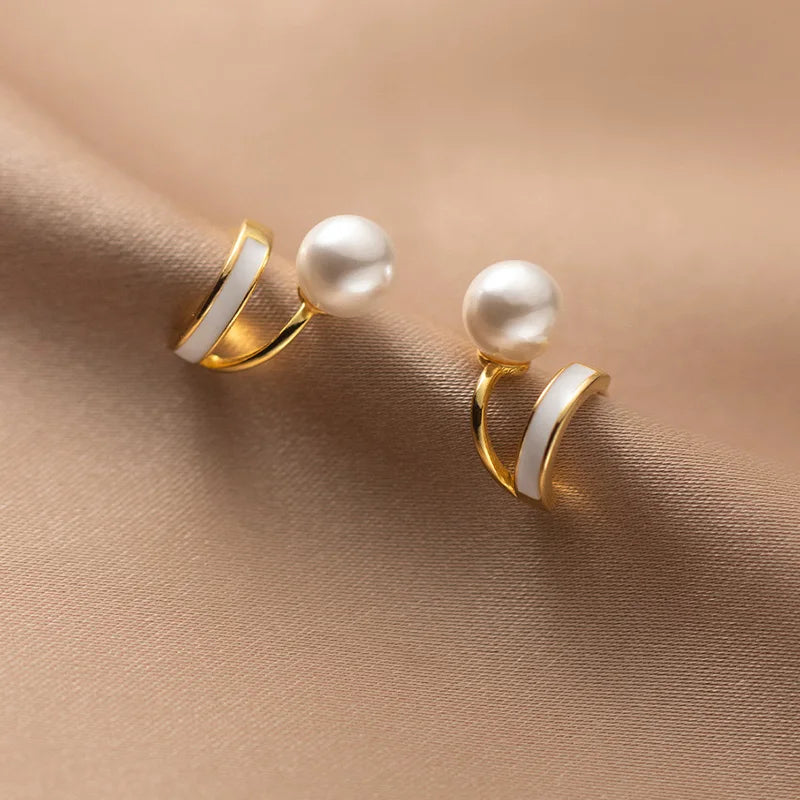 Brinco Argola Minimalista Pérola e Resina Branca