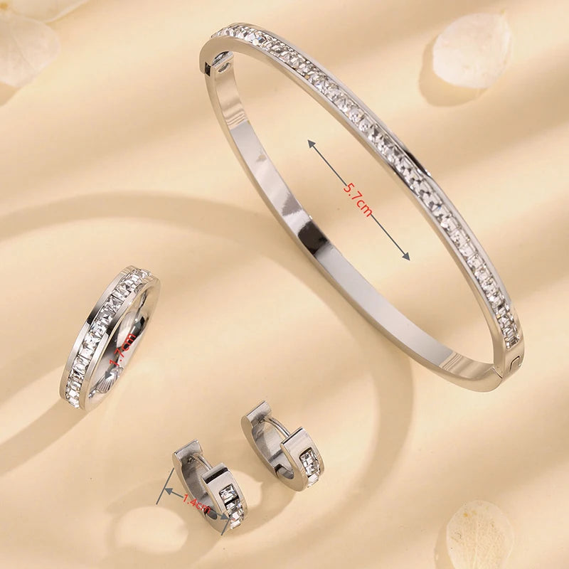 Conjunto Brinco, Pulseira e Anel Luxo Cravejado Zircônia