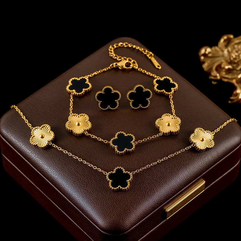 Conjunto Trevo Flor de Ameixa Colar, Brinco e Pulseira