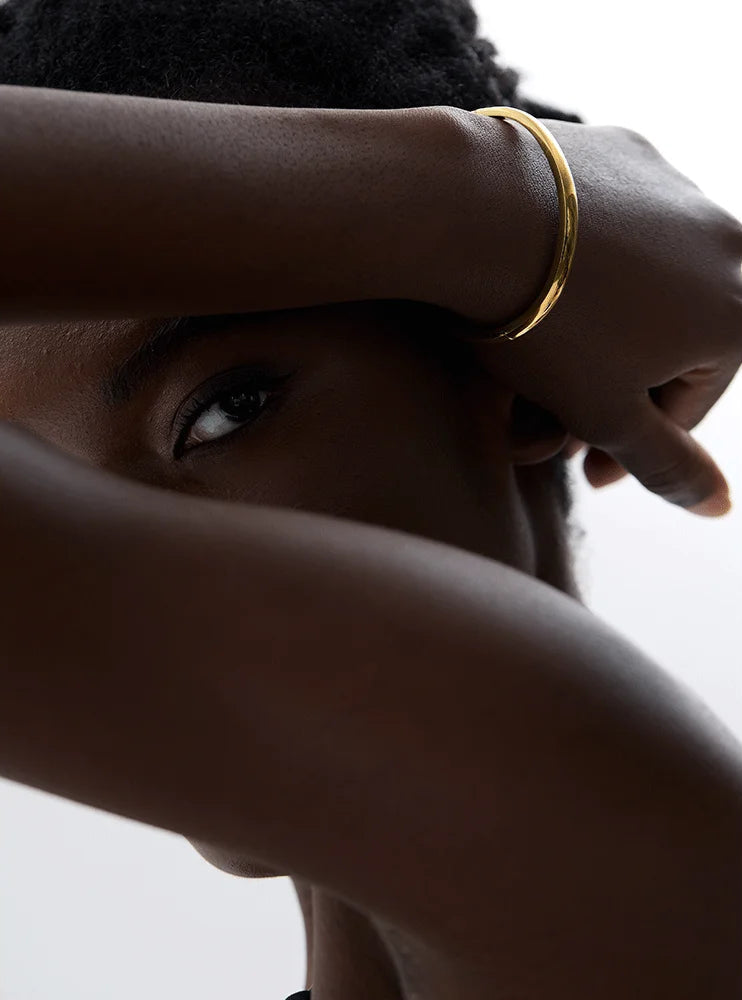 Pulseira Minimalista Lisa Banhada a Ouro 18K