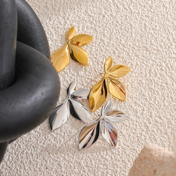 Brinco Moderno Meia Flor Pétalas