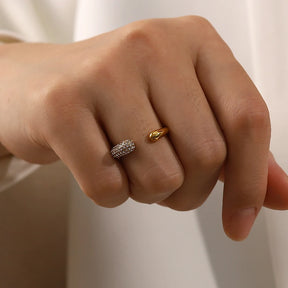 Anel Gotas Cravejado Ajustável Banhado a Ouro 18K