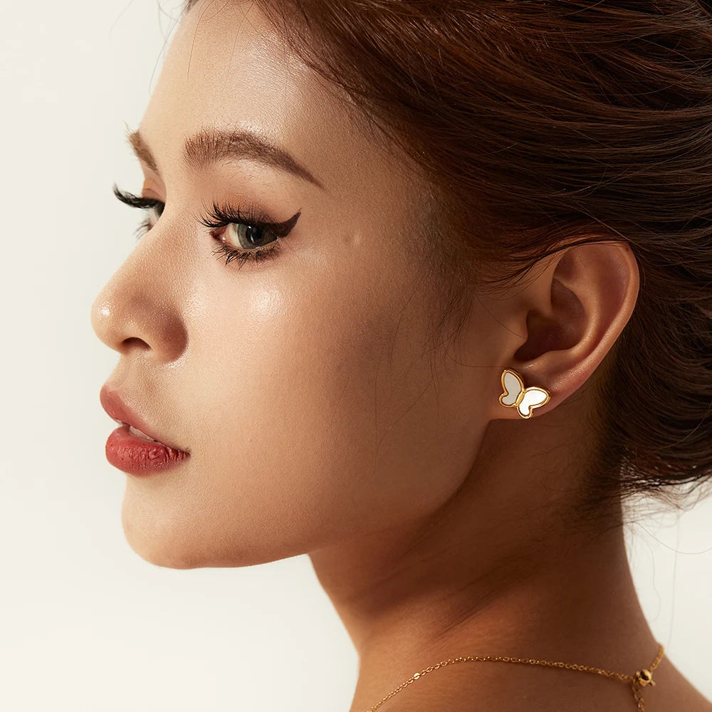 Brinco Borboleta Banhado em Ouro 18K Resina Branco