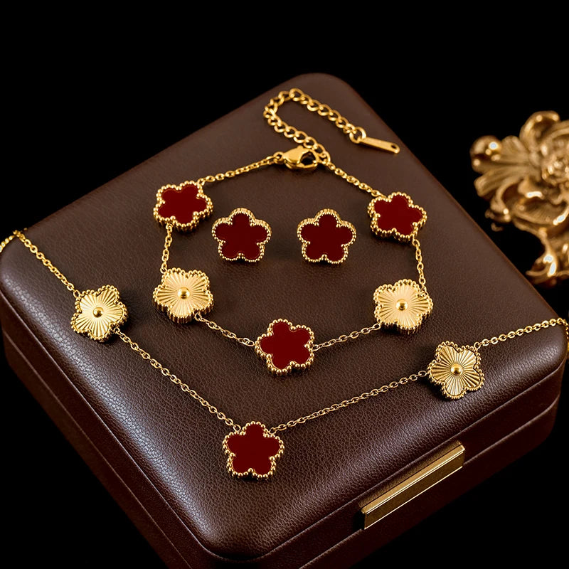 Conjunto Trevo Flor de Ameixa Colar, Brinco e Pulseira