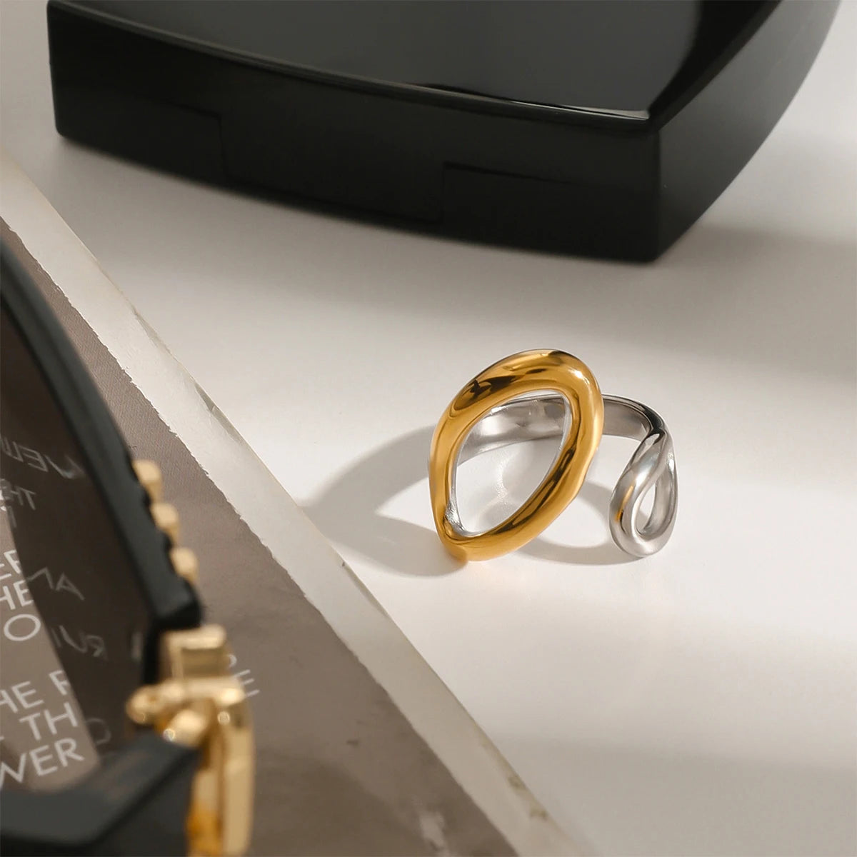 Anel Assimétrico Bicolor Ajustável Banhado a Ouro 18K