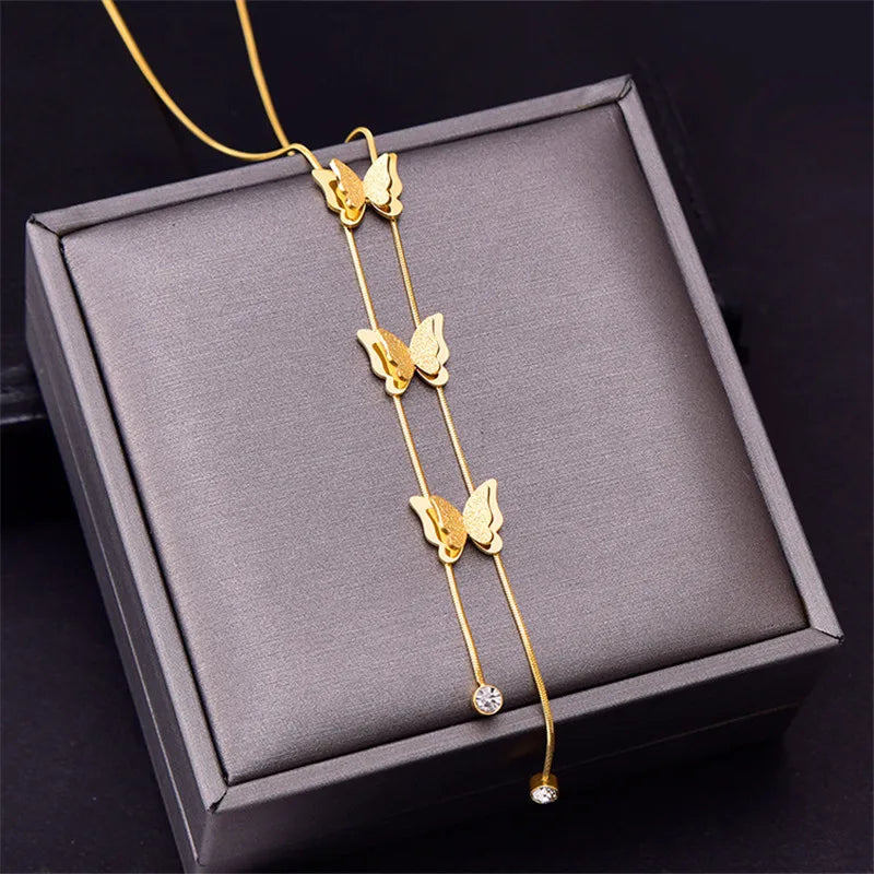 Conjunto Colar Gravatinha e Brinco Borboleta