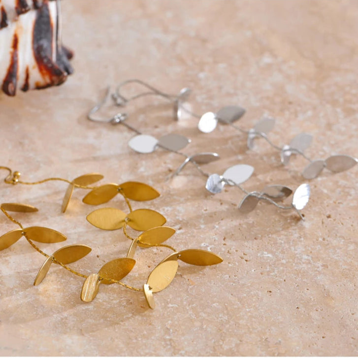 Brinco Folhas Fio Delicado Banhado a Ouro