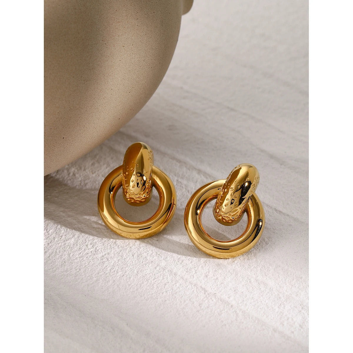 Brinco Argolas Entrelaçadas Banhado a Ouro 18k