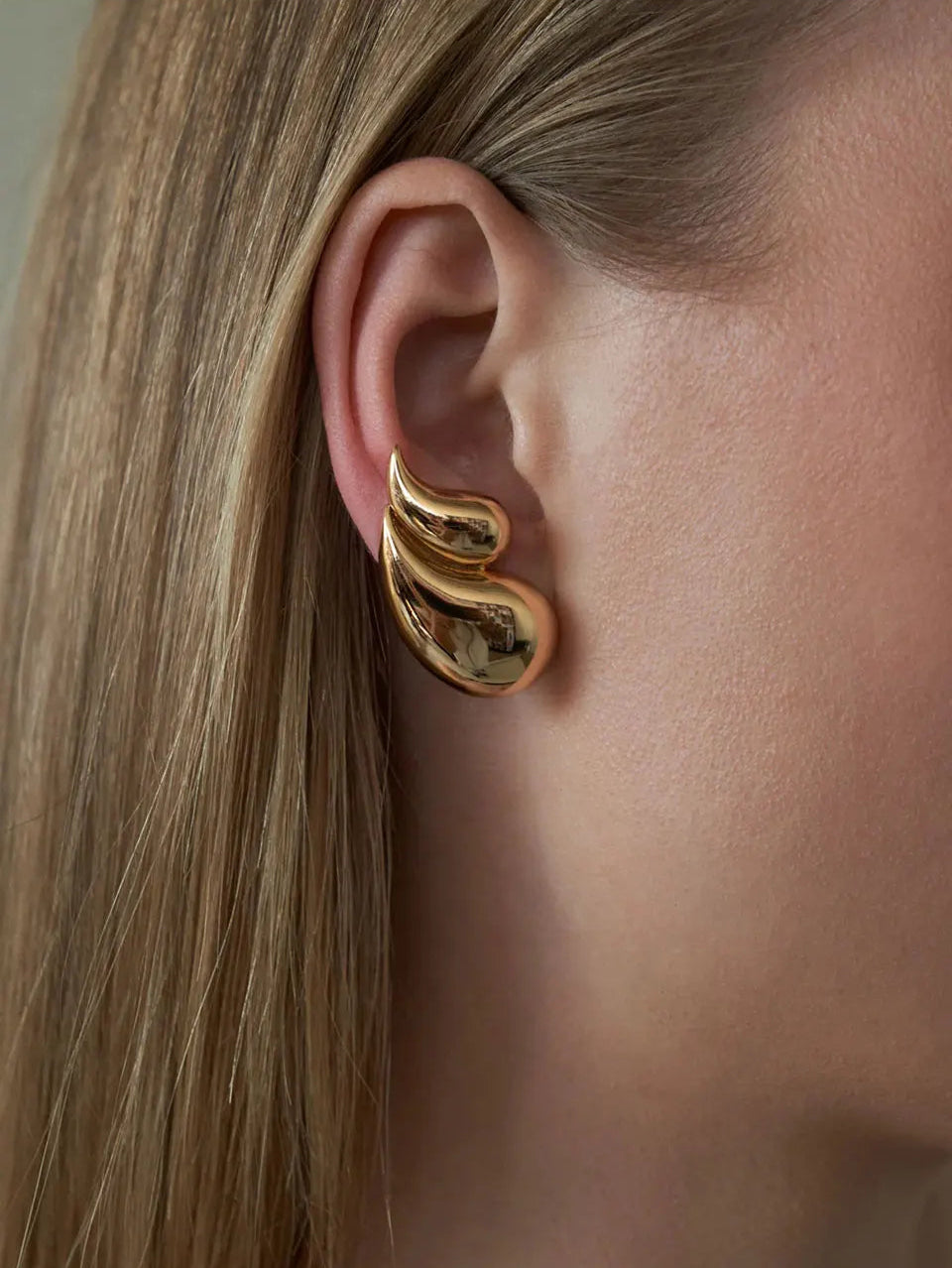 Brinco Gota Vírgula Duo Banhado a Ouro 18K