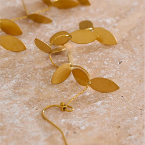 Brinco Folhas Fio Delicado Banhado a Ouro