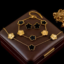 Conjunto Trevo Flor de Ameixa Colar, Brinco e Pulseira