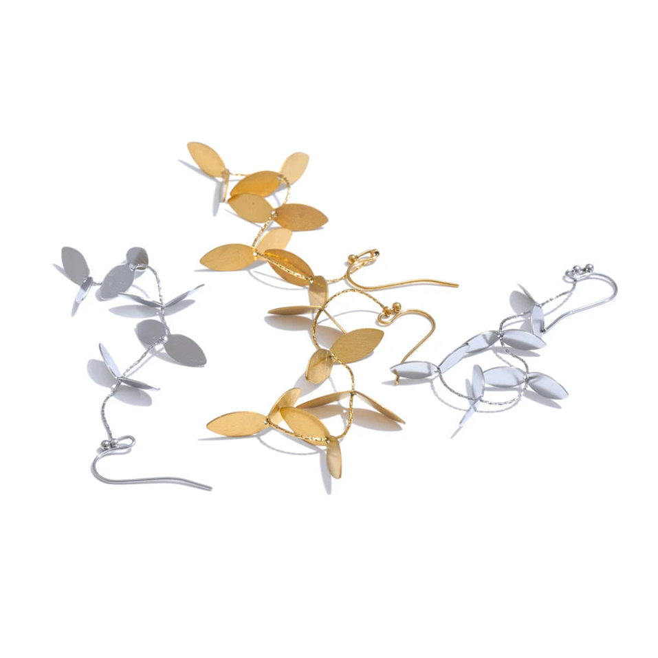 Brinco Folhas Fio Delicado Banhado a Ouro