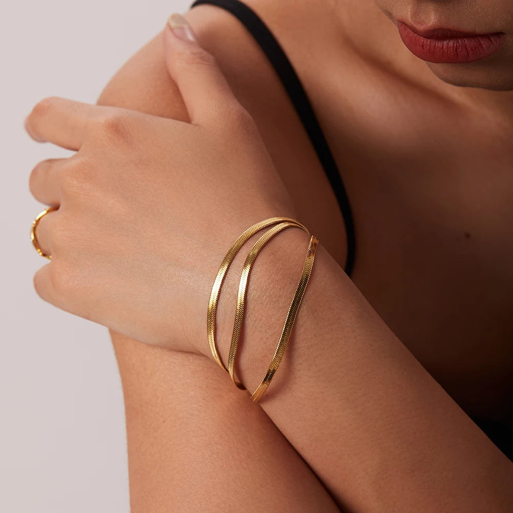 Pulseira Corrente Tripla Lisa Banhada a Ouro 18K