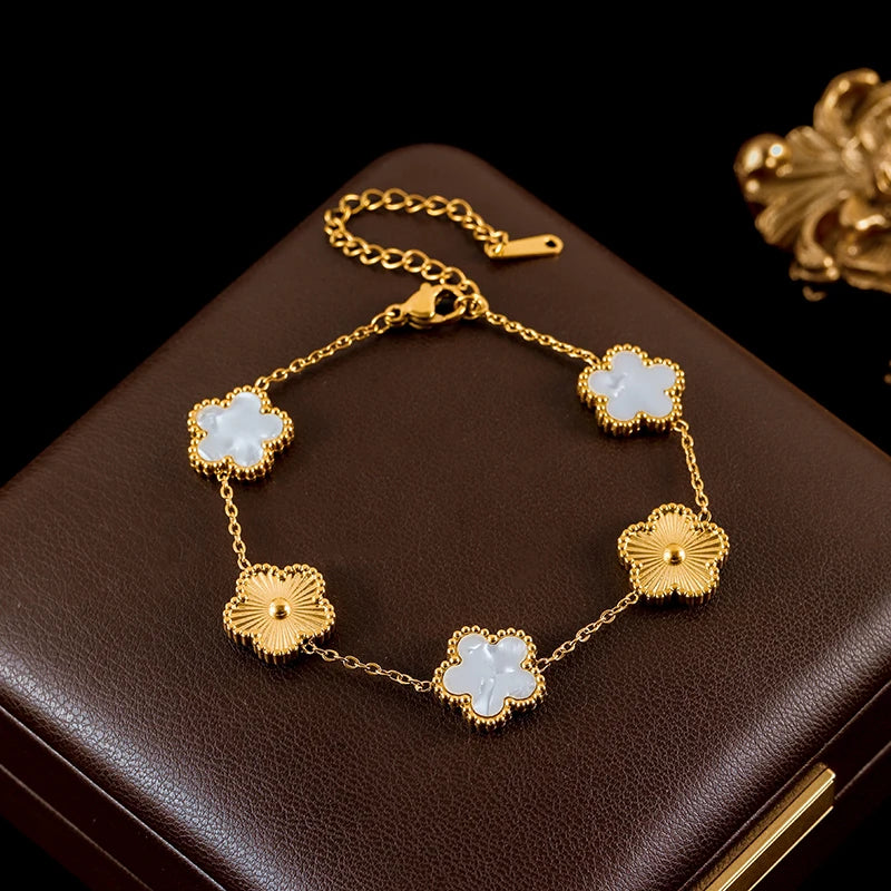 Conjunto Trevo Flor de Ameixa Colar, Brinco e Pulseira