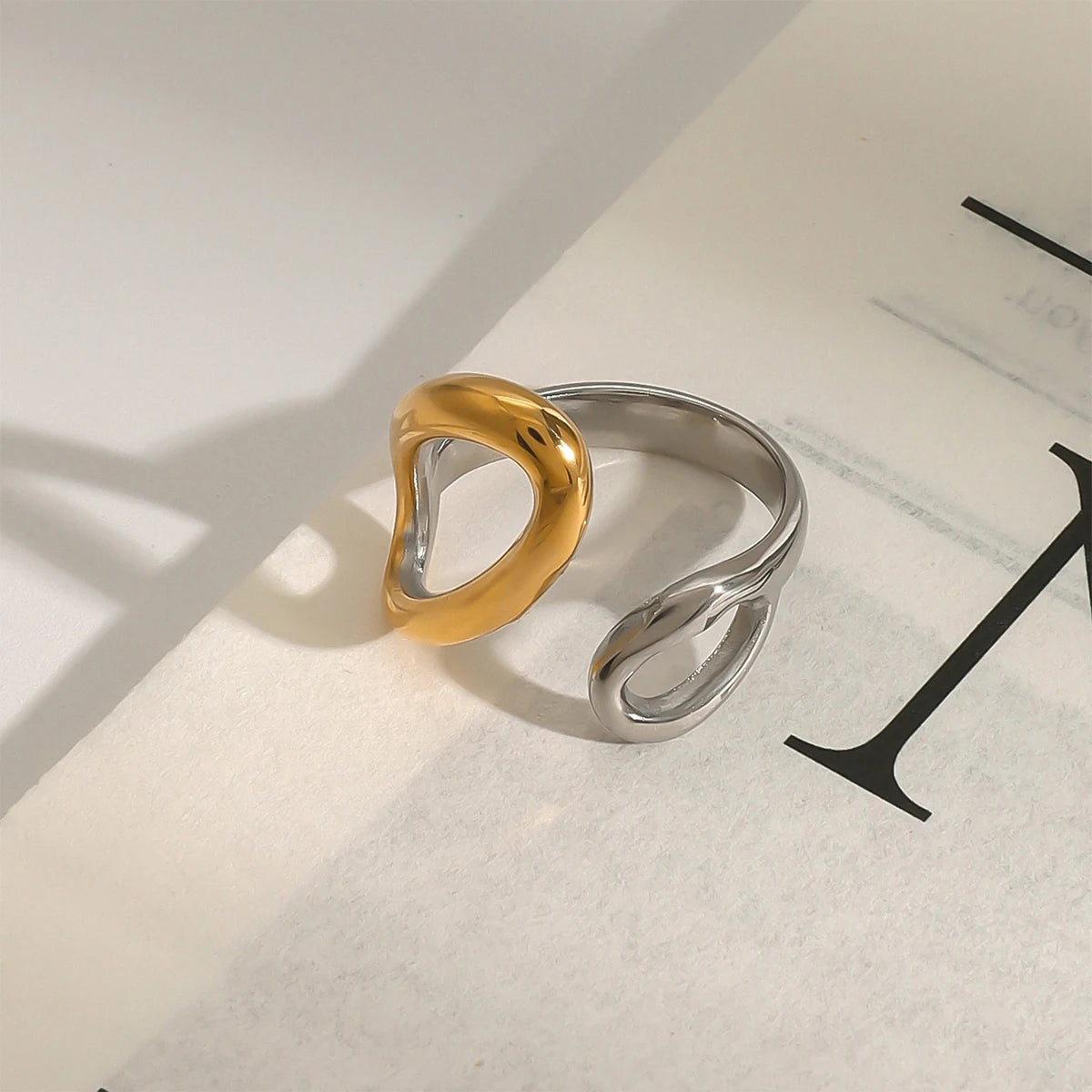 Anel Assimétrico Bicolor Ajustável Banhado a Ouro 18K