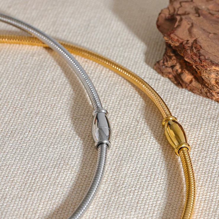 Colar Chocker Luz Banhado a Ouro 18K