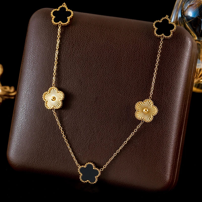 Conjunto Trevo Flor de Ameixa Colar, Brinco e Pulseira