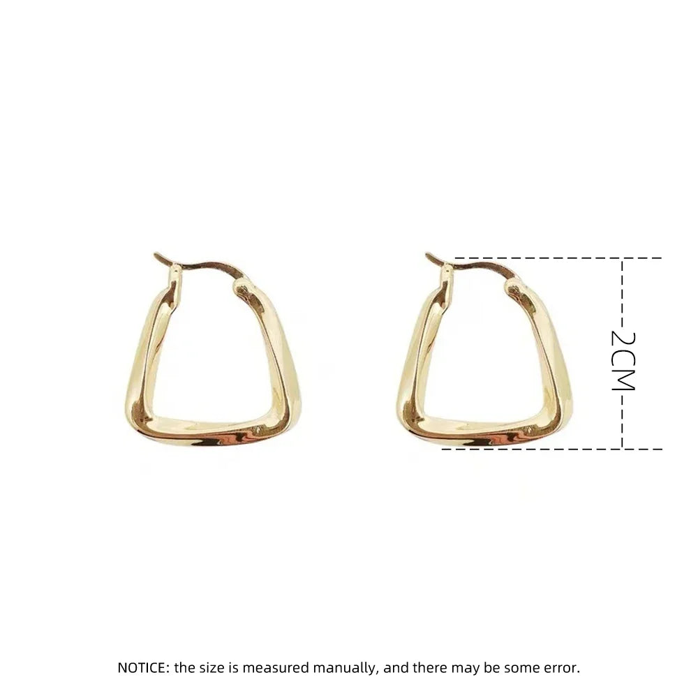 Brinco Argola Elegante Torcida Quadrada